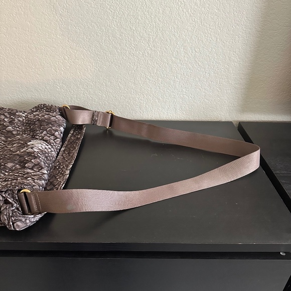 Marc Jacobs Adjustable Strap Animal Print Crossbody Handbag - Picture 12 of 15